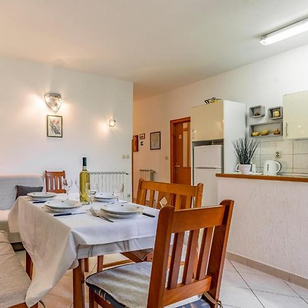 2 Bedroom Stunning Apartment In ロヴィニ エクステリア 写真