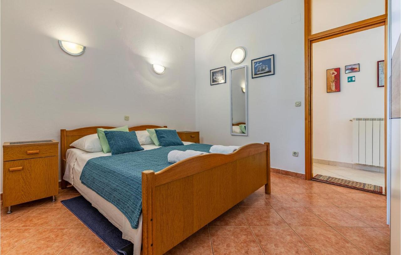 2 Bedroom Stunning Apartment In ロヴィニ エクステリア 写真