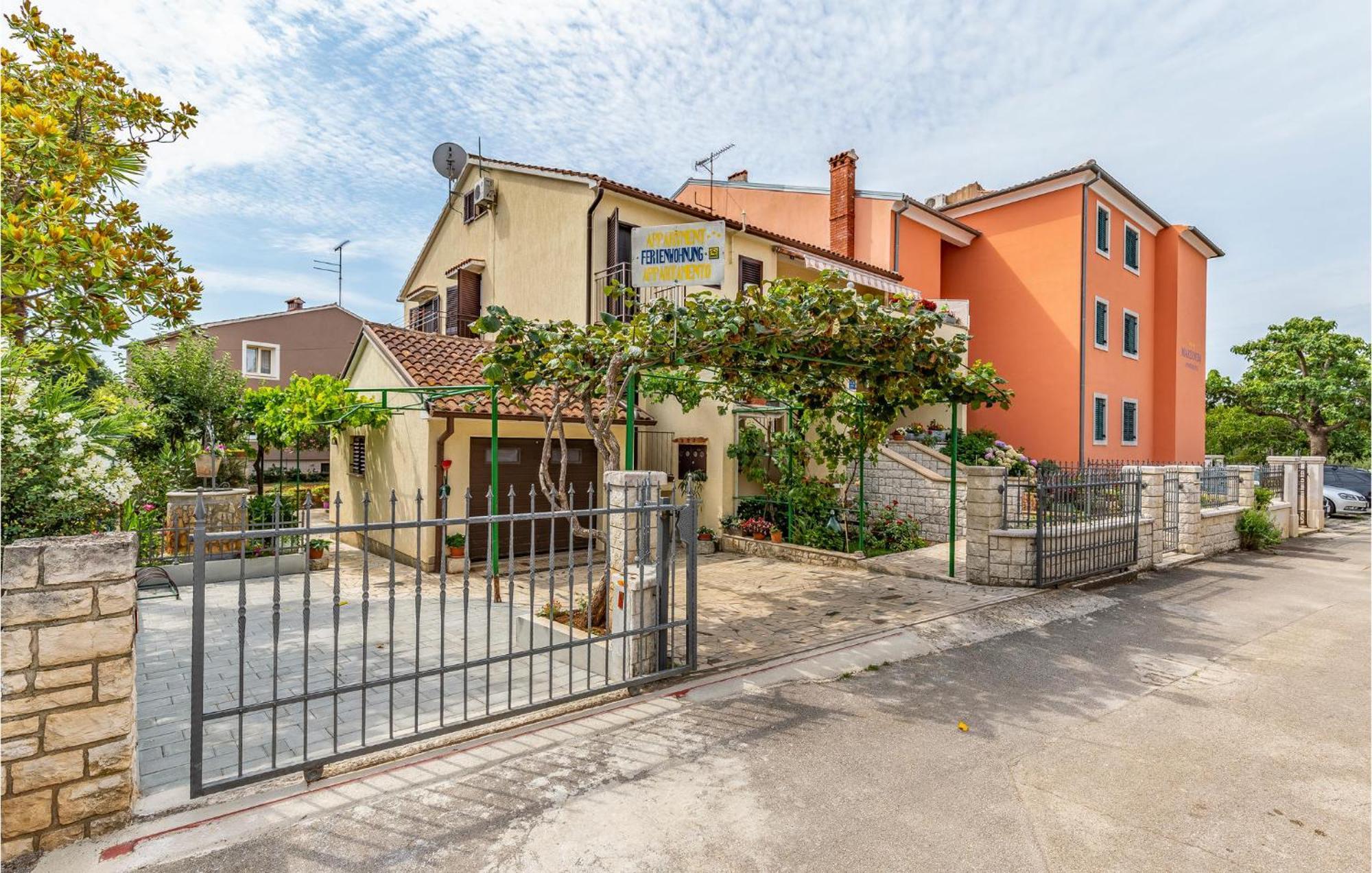 2 Bedroom Stunning Apartment In ロヴィニ エクステリア 写真